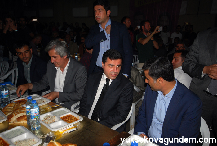 Selahattin Demirtaş Yüksekova'ya geldi 18