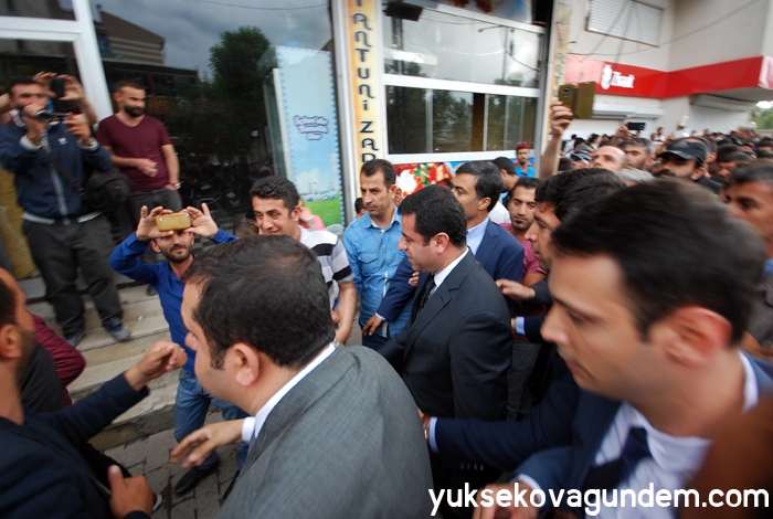 Selahattin Demirtaş Yüksekova'ya geldi 37