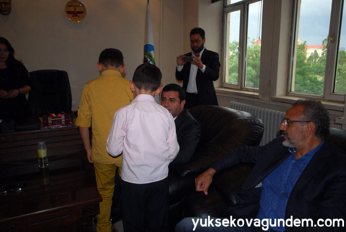 Selahattin Demirtaş Yüksekova'ya geldi 53