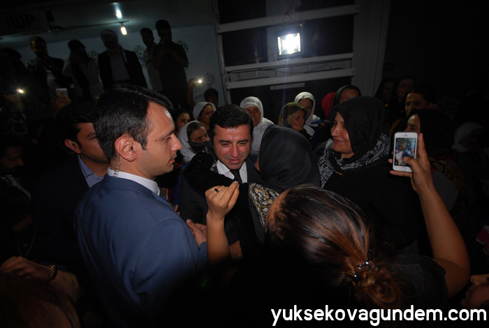 Selahattin Demirtaş Yüksekova'ya geldi 56