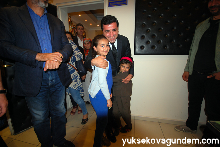 Selahattin Demirtaş Yüksekova'ya geldi 57