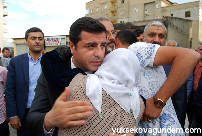Selahattin Demirtaş Yüksekova'ya geldi 9