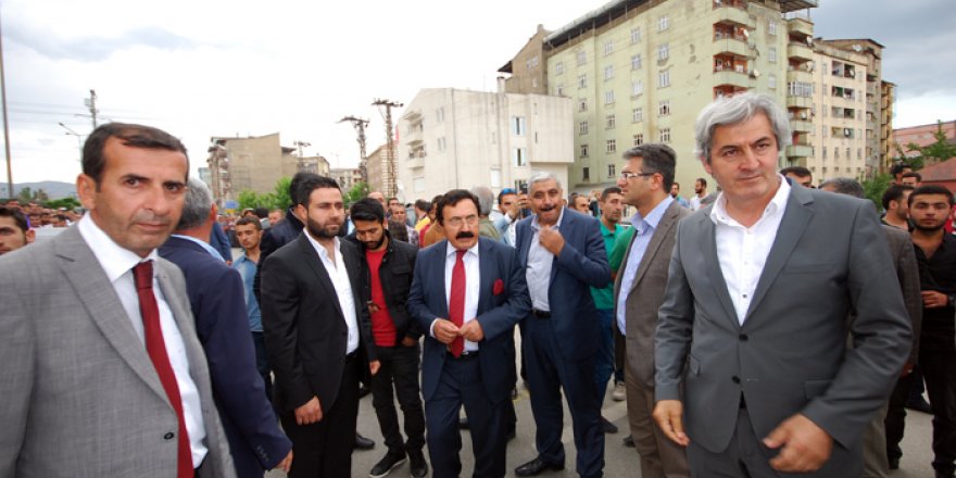 Selahattin Demirtaş Yüksekova'ya geldi