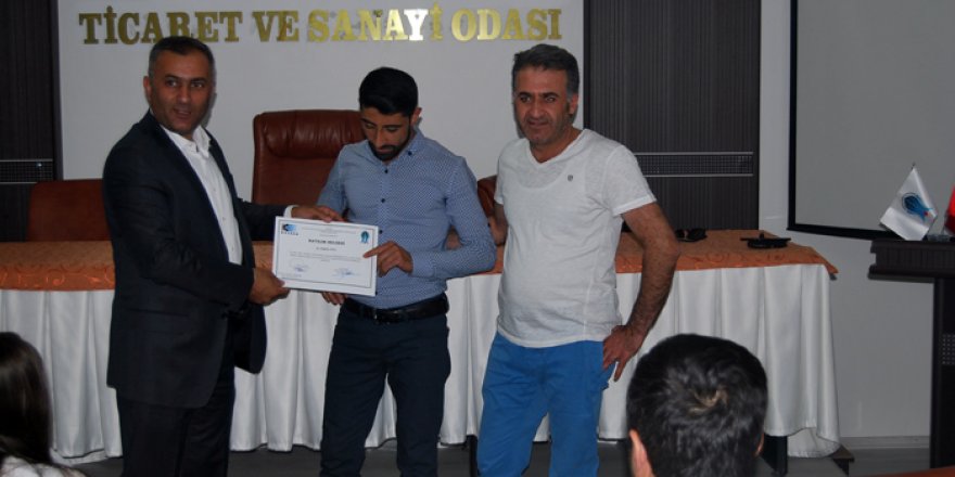 YÜTSO girişimcilik sertifikalarını dağıttı.