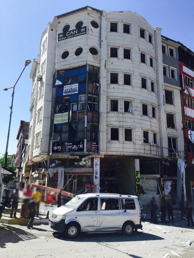 Van'da şiddetli patlama, Yaralılar var! 11