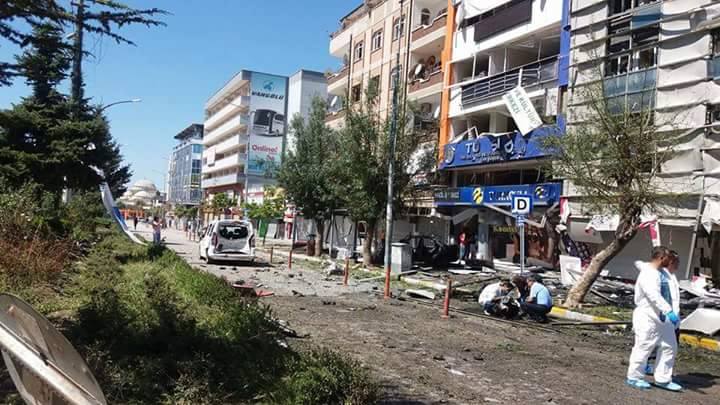 Van'da şiddetli patlama, Yaralılar var! 13