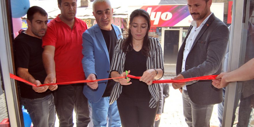 Yüksekova'da Yeni Cafe Bahane hizmete açıldı