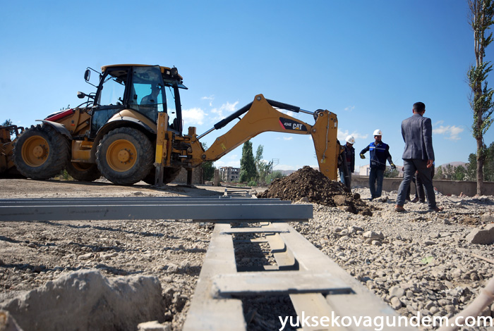 Yüksekova'da Hasar Gören Elektrik Şebekeleri Onarılıyor 19