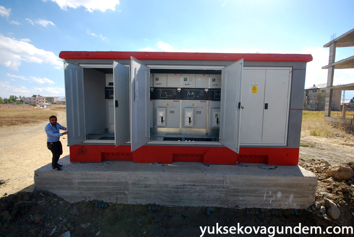 Yüksekova'da Hasar Gören Elektrik Şebekeleri Onarılıyor 7