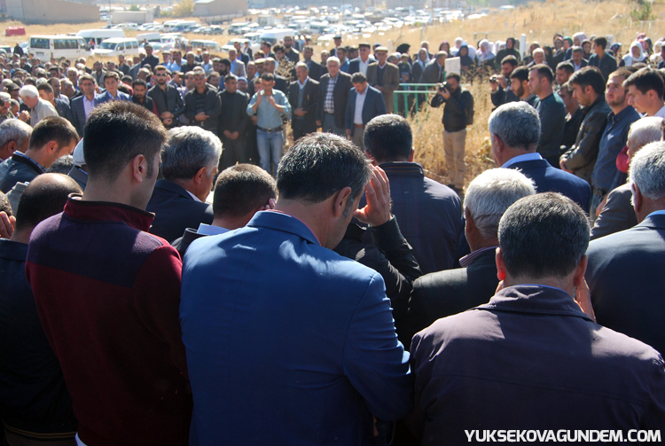 Yüksekova'da hayatını kaybedenler yan yana toprağa verildi 5