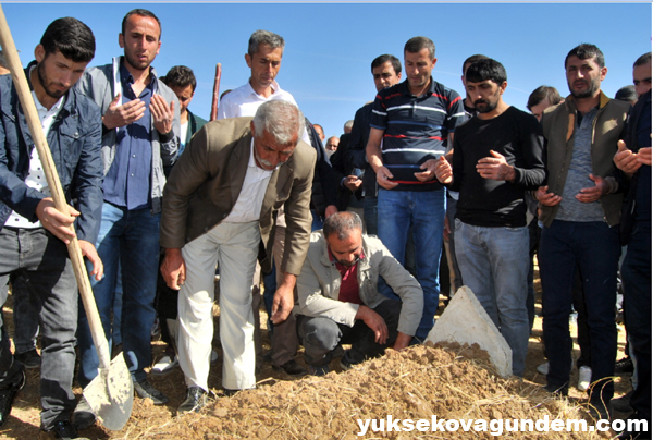 Ayvalık, dua ve gözyaşları ile Yüksekova'da toprağa verildi 2