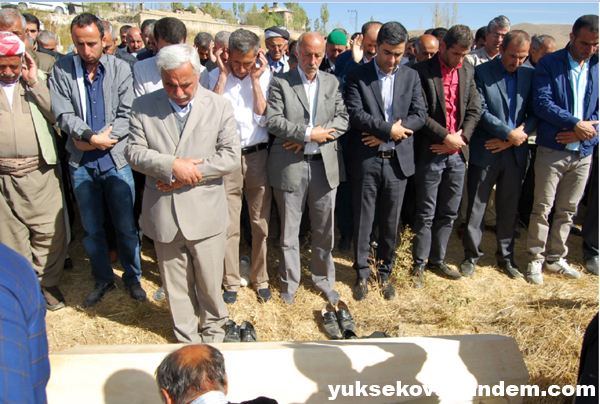 Ayvalık, dua ve gözyaşları ile Yüksekova'da toprağa verildi 3