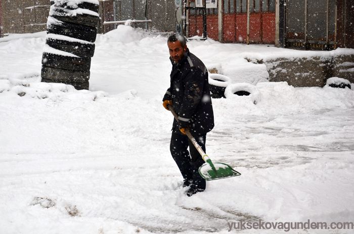 Yüksekova'da kar yağışı 11
