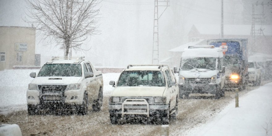 Yüksekova'da kar yağışı