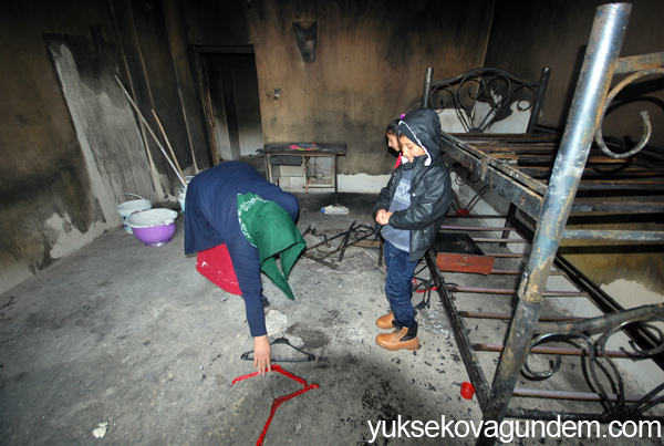 Evleri ikinci kez yanan aile yardım bekliyor 7