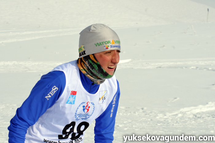 Yüksekova'da kayak yarışması düzenlendi 1