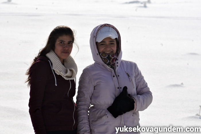 Yüksekova'da kayak yarışması düzenlendi 22