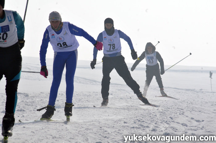 Yüksekova'da kayak yarışması düzenlendi 3