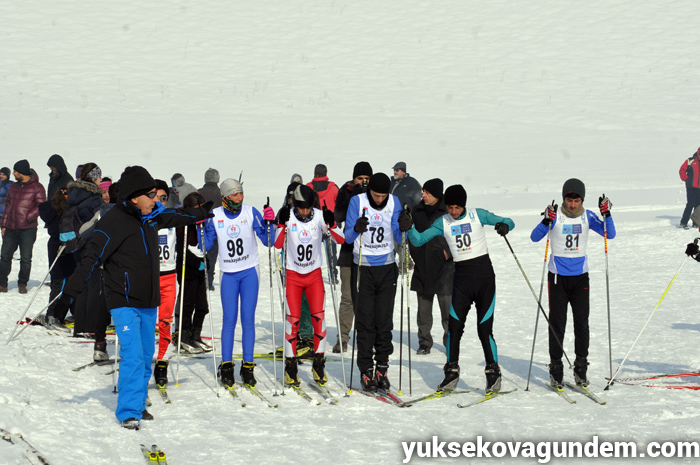 Yüksekova'da kayak yarışması düzenlendi 57