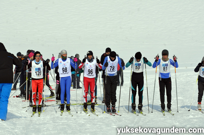 Yüksekova'da kayak yarışması düzenlendi 58