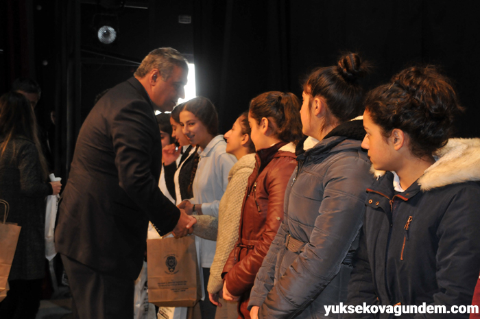 Yüksekova'da öğrencilere kitap yardımı yapıldı 15