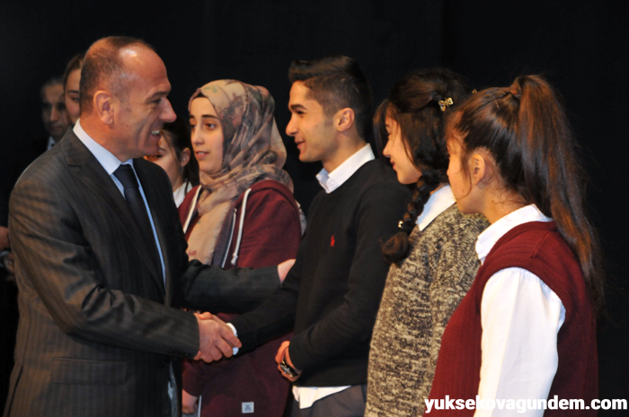Yüksekova'da öğrencilere kitap yardımı yapıldı 23