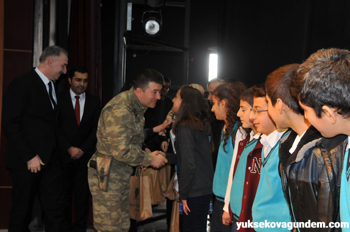 Yüksekova'da öğrencilere kitap yardımı yapıldı 30