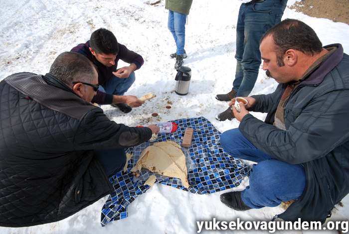 Yüksekova'da kapalı köy yolları açılıyor 13