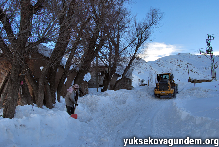 Yüksekova'da kapalı köy yolları açılıyor 25