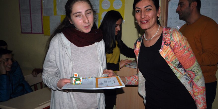 Yüksekova'da karne sevinci