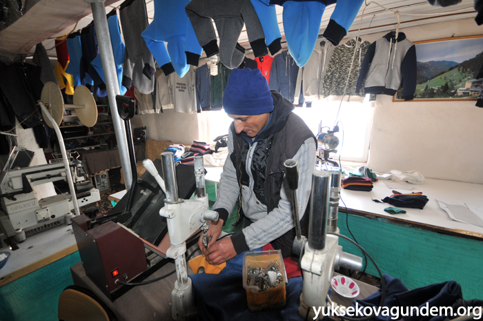 Yüksekova:Bir makine İle tekstil atölyesi kurdu 8