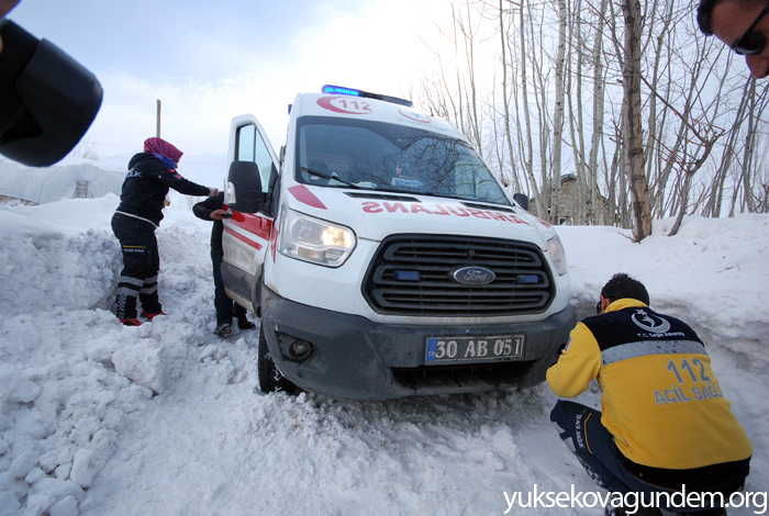 Yüksekova'da 3 saat süren hasta kurtarma operasyonu 2