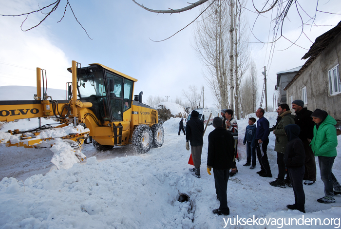 Yüksekova'da 3 saat süren hasta kurtarma operasyonu 47