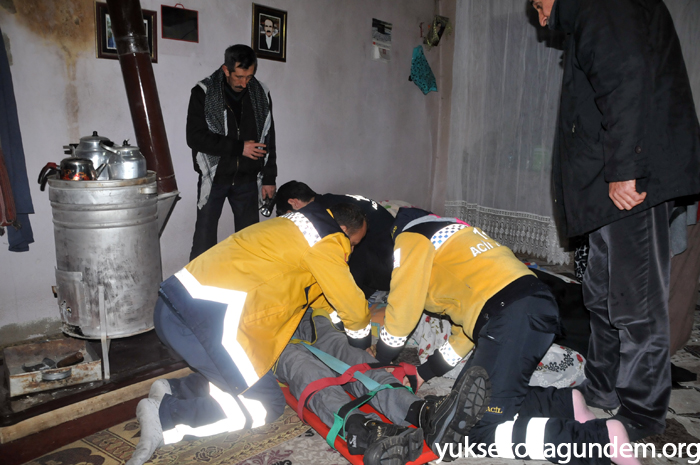 Yüksekova'da ekipler yaşlı adam için seferber oldu 18