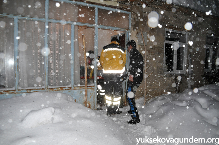 Yüksekova'da ekipler yaşlı adam için seferber oldu 4
