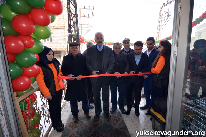 Yüksekova'da yeni bir AVM açıldı 11
