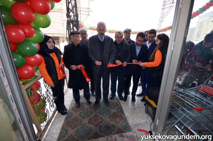 Yüksekova'da yeni bir AVM açıldı 12