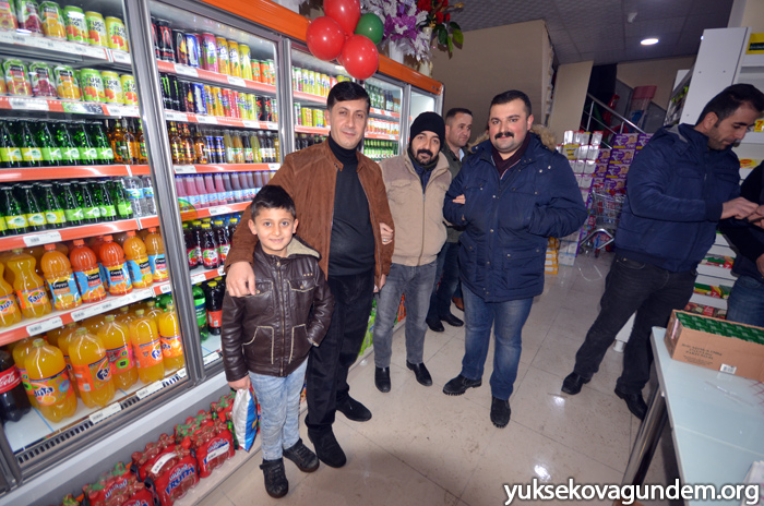 Yüksekova'da yeni bir AVM açıldı 17