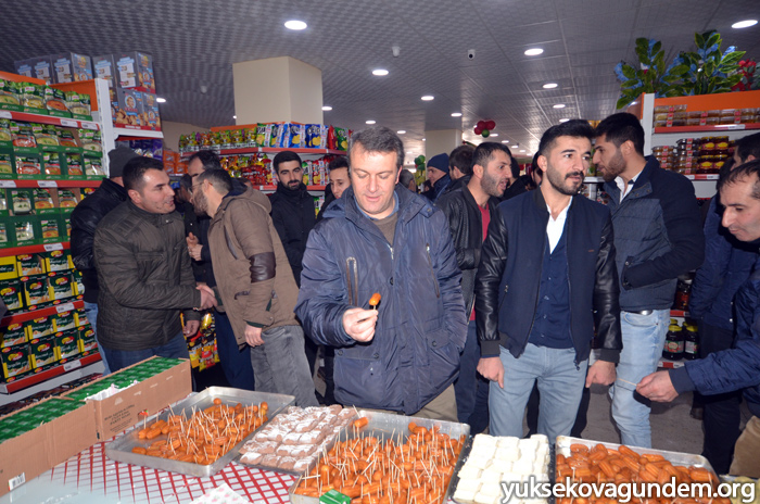Yüksekova'da yeni bir AVM açıldı 18