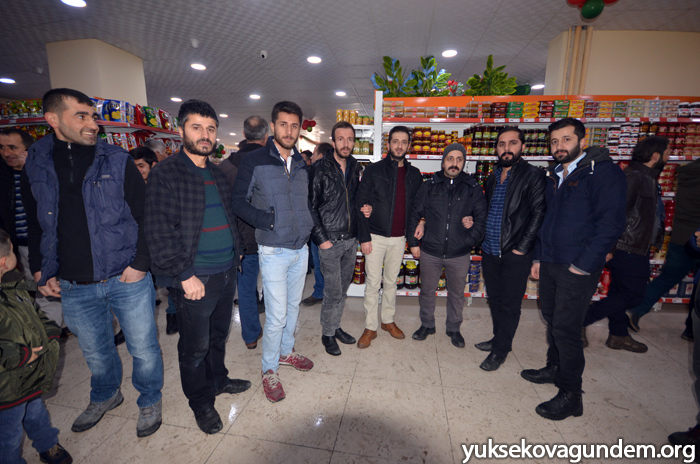 Yüksekova'da yeni bir AVM açıldı 4