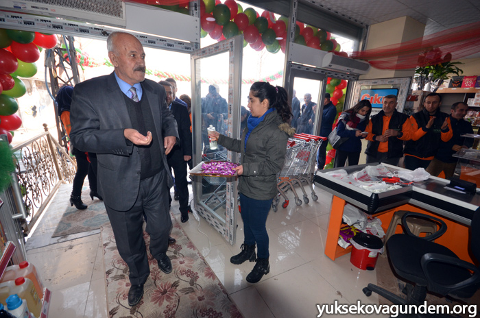 Yüksekova'da yeni bir AVM açıldı 5
