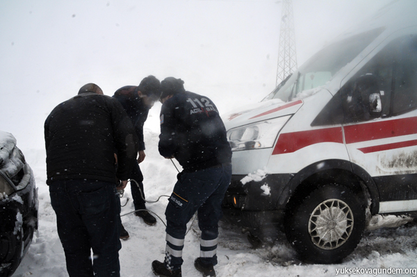 Yüksekova'da 5 saat süren hasta kurtarma operasyonu 1