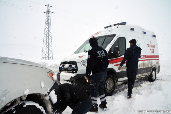 Yüksekova'da 5 saat süren hasta kurtarma operasyonu 11