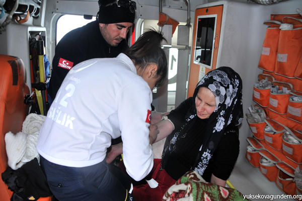 Yüksekova'da 5 saat süren hasta kurtarma operasyonu 21