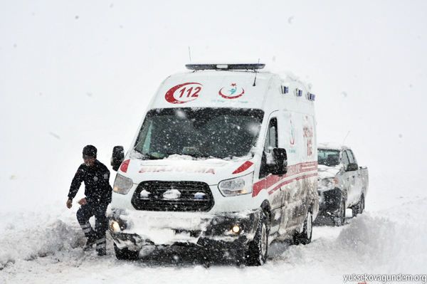 Yüksekova'da 5 saat süren hasta kurtarma operasyonu 3