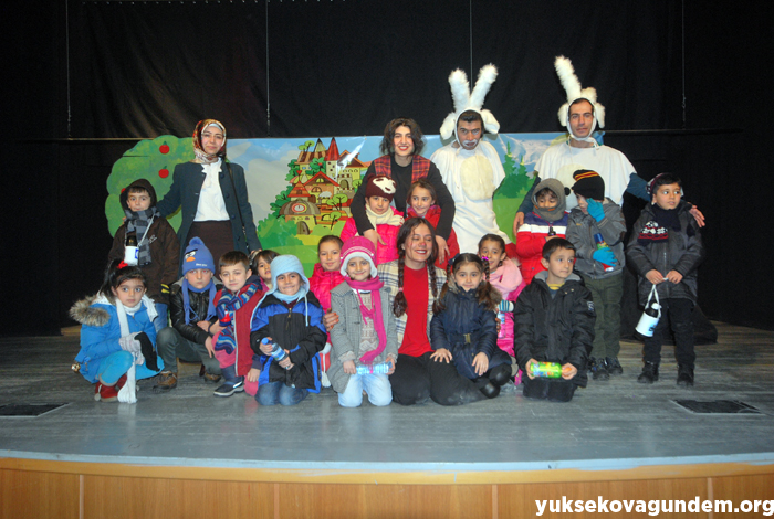 Yüksekova'da 'İki İnatçı Keçi' oyunu sahnelendi 20