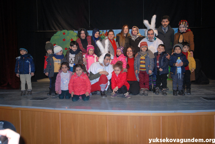 Yüksekova'da 'İki İnatçı Keçi' oyunu sahnelendi 25