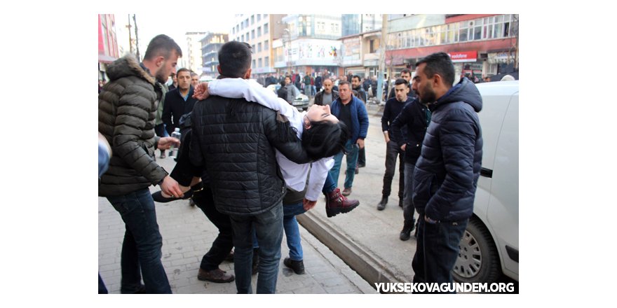 Yüksekova'da yangın, 2 kişi dumandan etkilendi