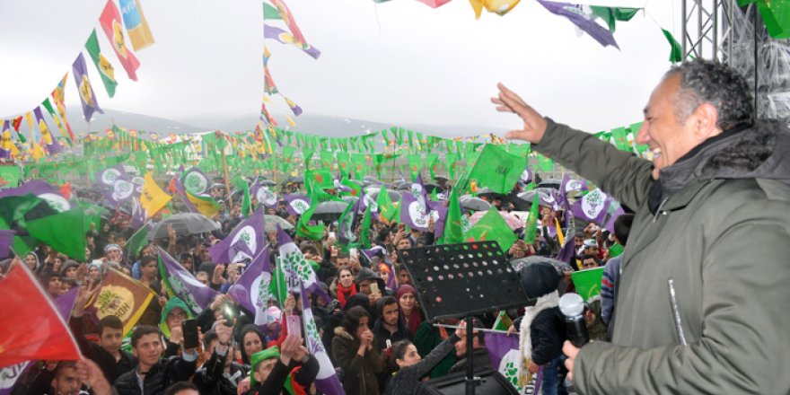 HDP ve DBP'den Yüksekova'da 'Hayır' mitingi