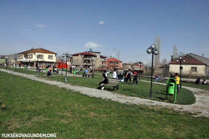 Yüksekova'da vatandaşlar parklara akın etti 3